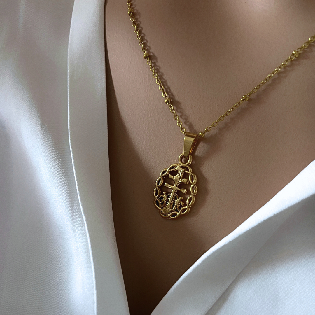 Collar Cruz De Caravaca Orla | KHLOE JOYAS | Colgantes,Collares,Color Oro,Cruces,Religioso