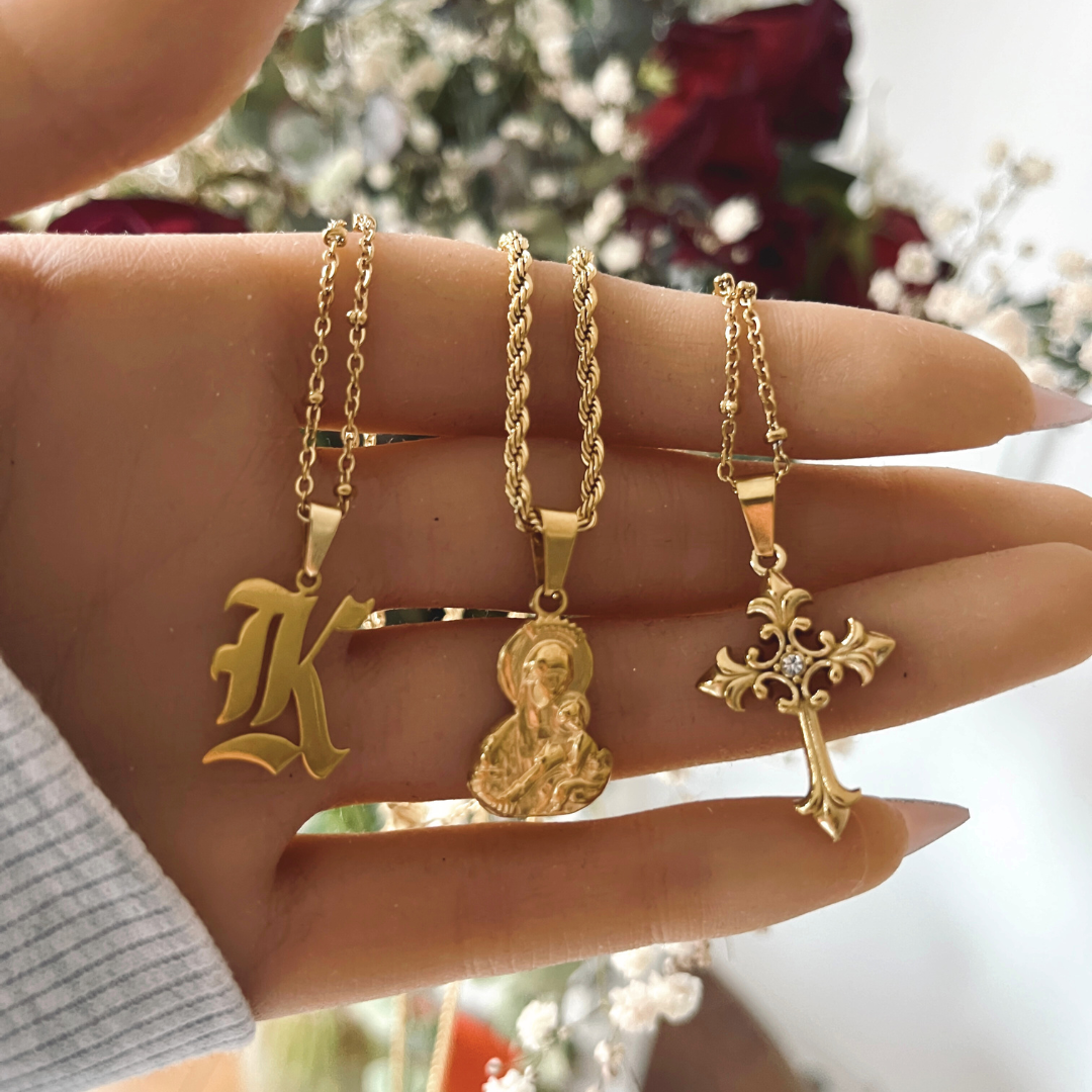 Collar Inicial Codice Lucille | KHLOE JOYAS | Colgantes,Collares,Color Oro,Iniciales,Unisex