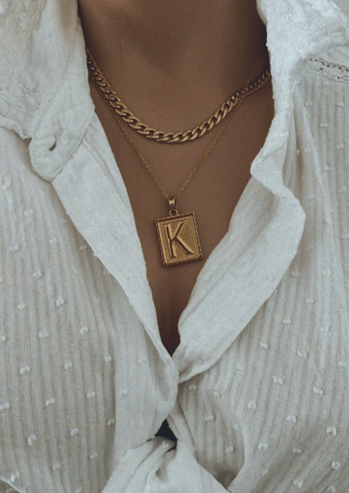 Collar Inicial Tablet | KHLOE JOYAS | 40%,Colgantes,Collares,Color Oro,Iniciales,Unisex