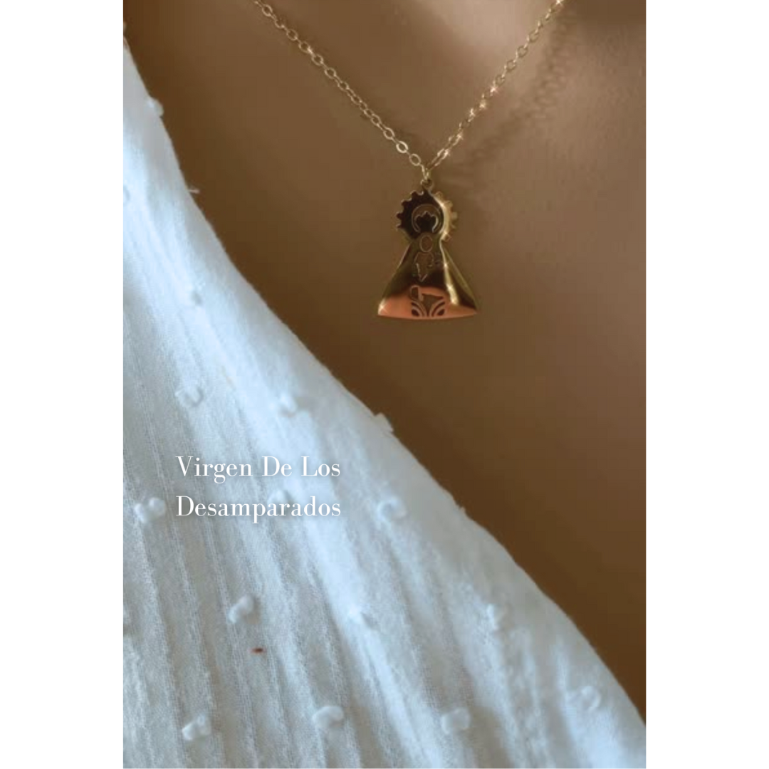 Collar Virgen De Los Desamparados Silueta | KHLOE JOYAS | Colgantes,Collares,Color Oro,Color Plata,Gargantillas,Religioso