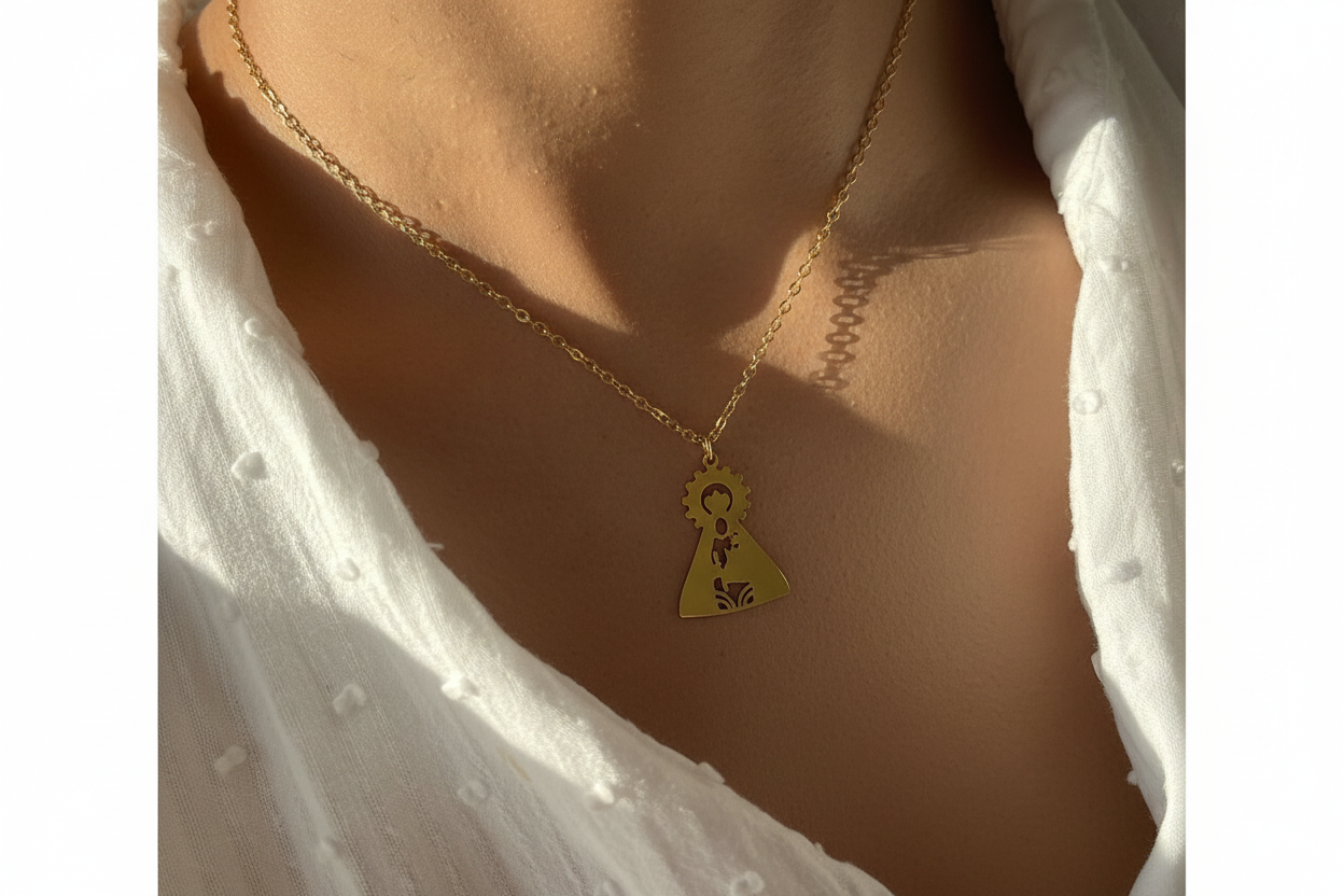 Collar Virgen De Los Desamparados Silueta | KHLOE JOYAS | Colgantes,Collares,Color Oro,Color Plata,Gargantillas,Religioso