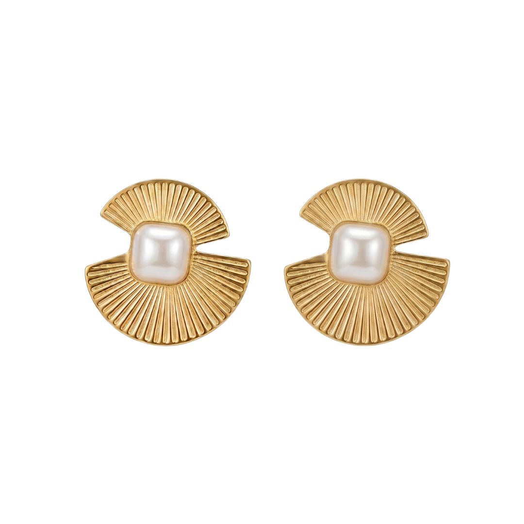 Elegant gold fan earrings with pearls
