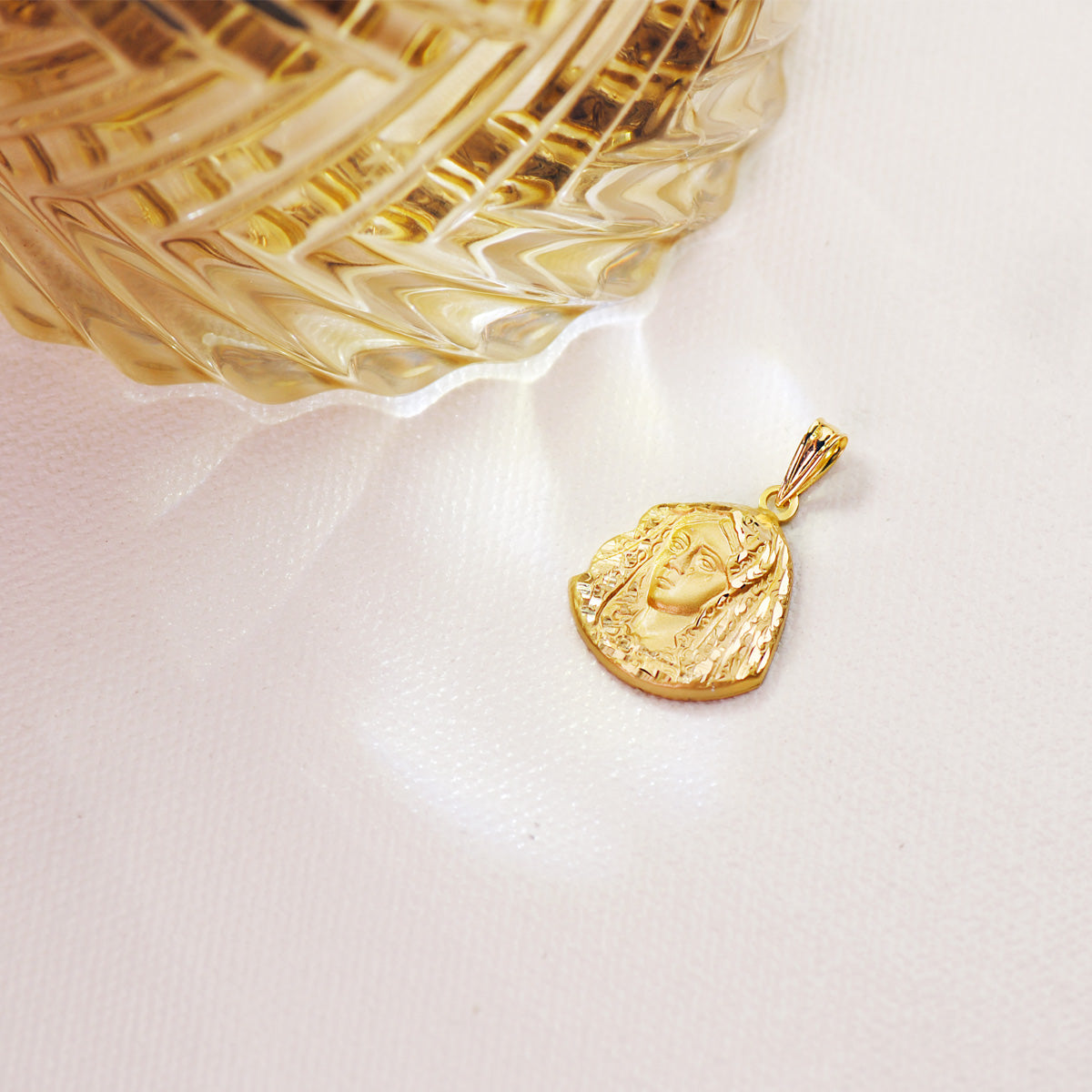 Medalla Virgen De La Macarena | KHLOE JOYAS | Medallas,Oro 18 Quilates,Religioso