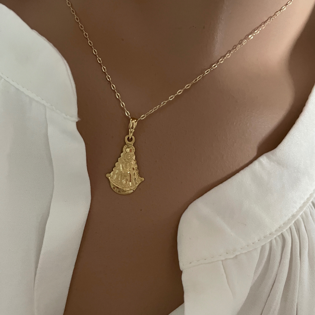 Medalla Virgen Del Rocio Oro 18 Quilates 15x20MM | KHLOE JOYAS | Medallas,Oro 18 Quilates,Religioso