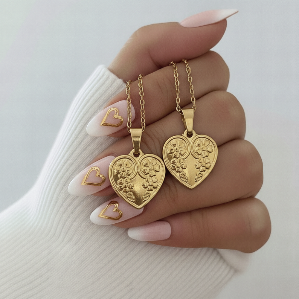 Detalle Collar Corazón Ember oro 18K waterproof ajustable - Joyería San Valentín KHLOE JOYAS