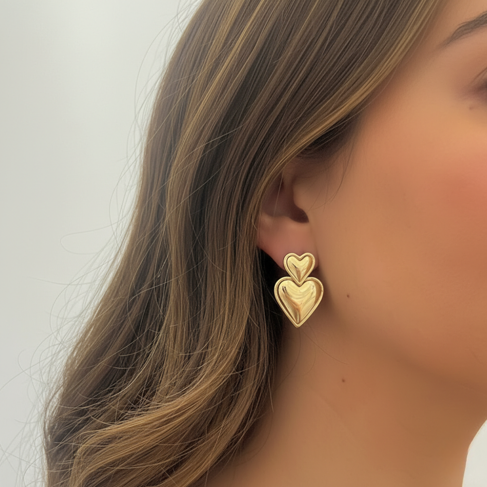 Detalle Pendientes Affair oro 18K waterproof diseño romántico - Joyería San Valentín KHLOE JOYAS