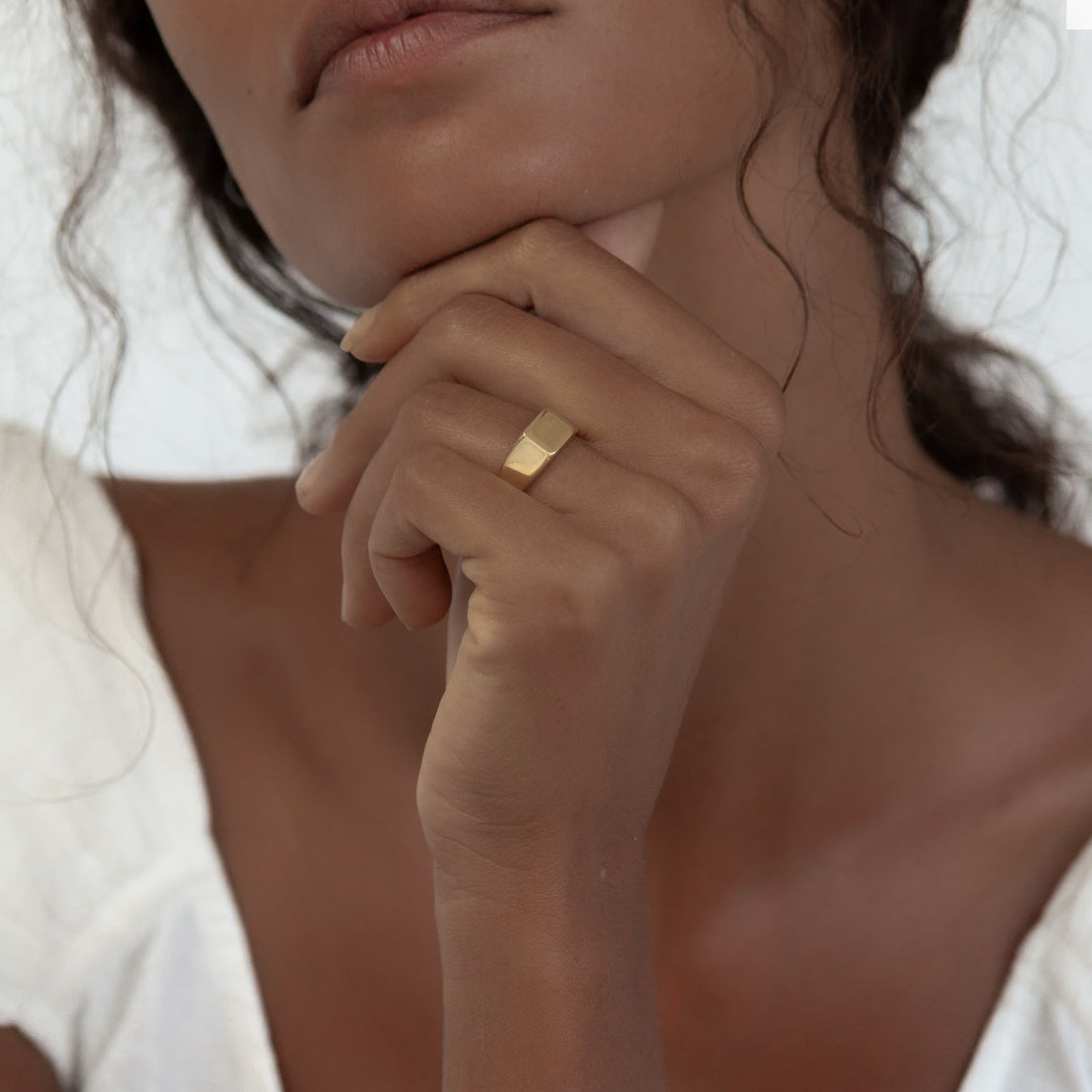 Anillo Classic Square Signet | KHLOE JOYAS | 40%,Anillos,Color Oro,Unisex