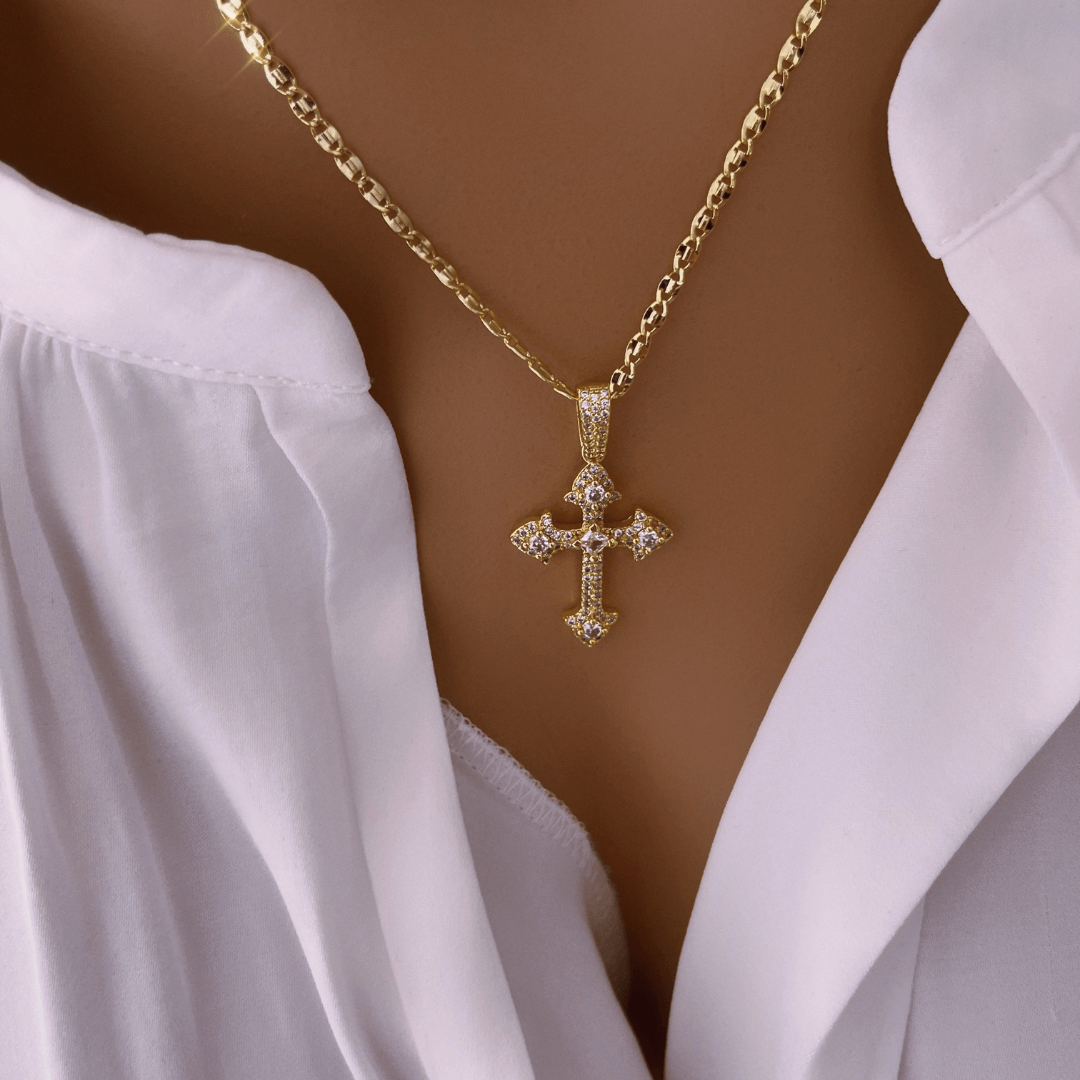 Collar Cruz León | KHLOE JOYAS | Colgantes,Collares,Color Oro,Con Brillantes,Cruces,Religioso