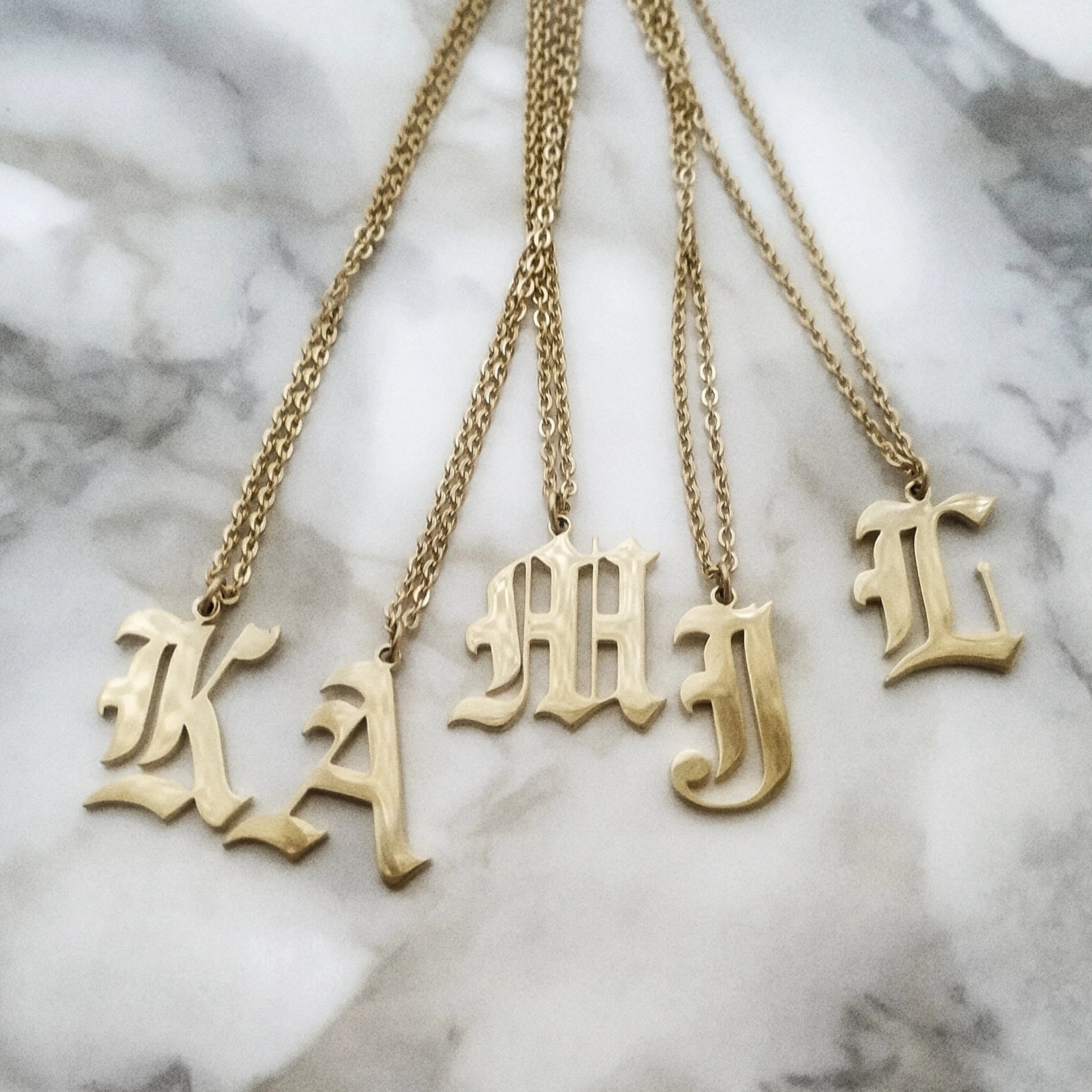 Collar Inicial Codice | KHLOE JOYAS | 15%,Colgantes,Color Oro,Gargantillas,Iniciales