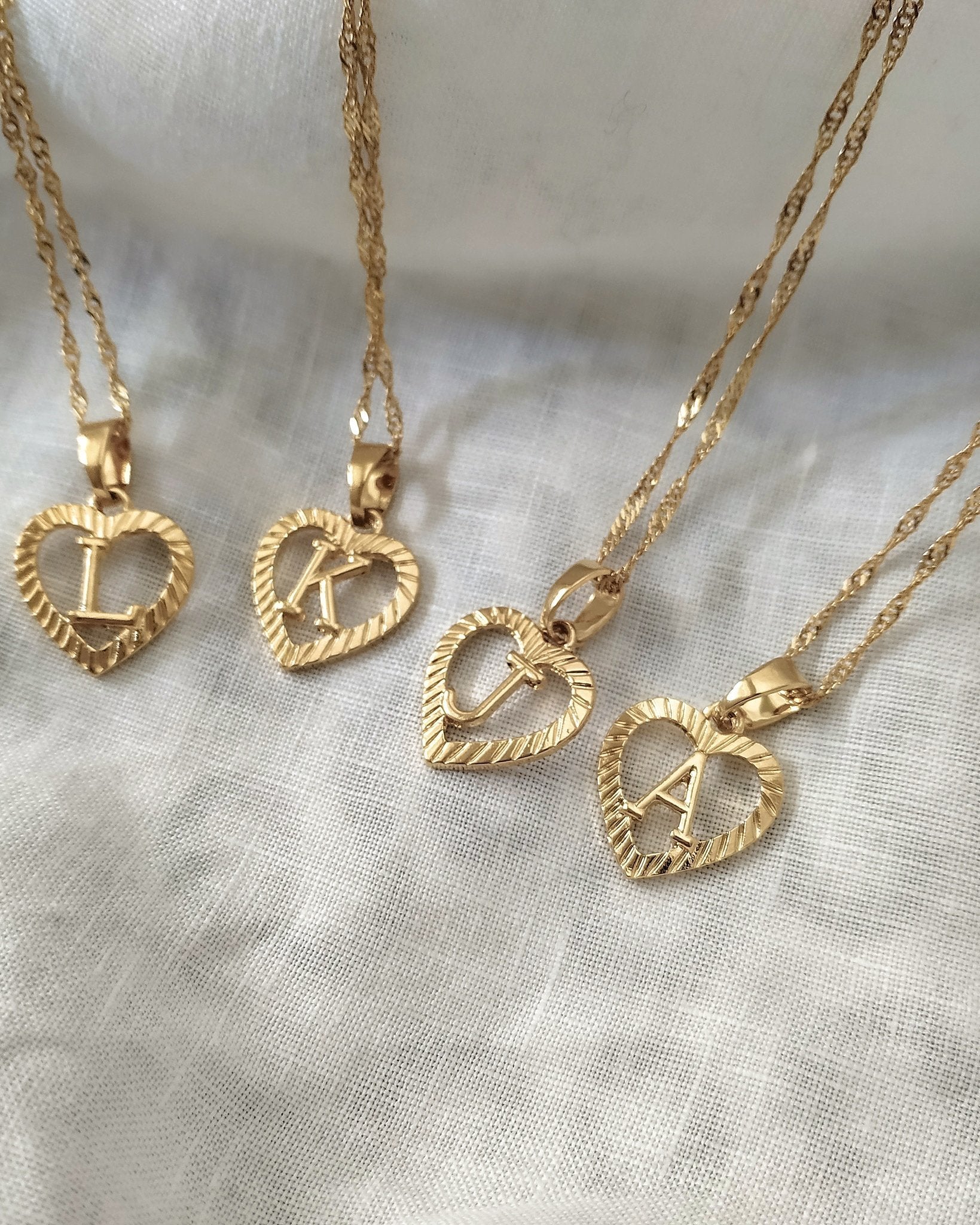 Collar Initial Corazon | KHLOE JOYAS | 40%,Colgantes,Collares,Color Oro,Corazon,Iniciales